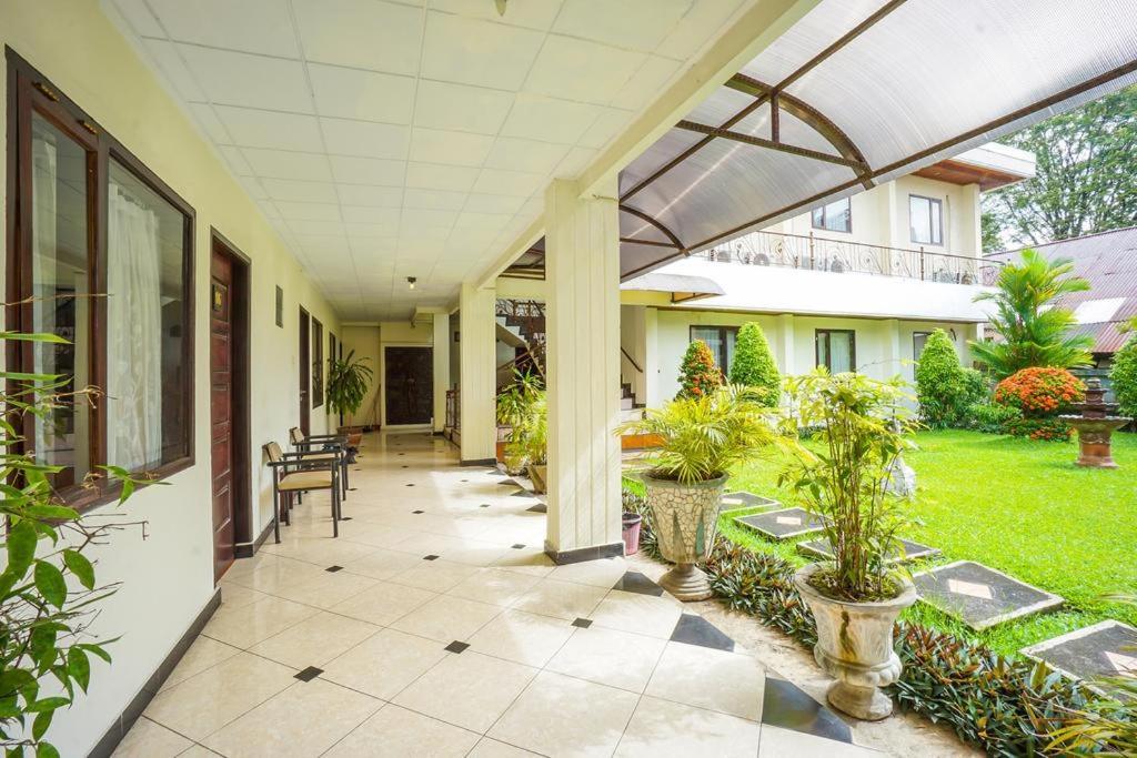 Yuta Hotel Manado Eksteriør bilde